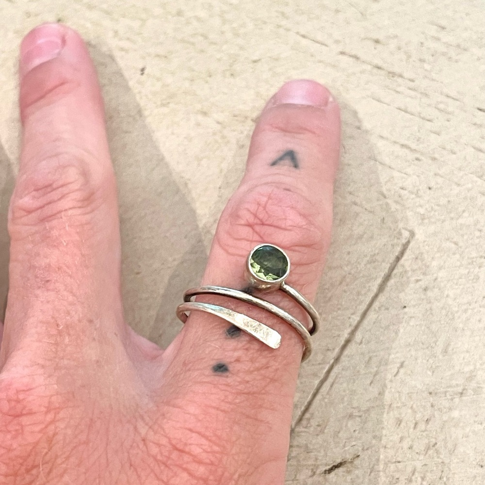 Peridot ring - Picture 4 of 4